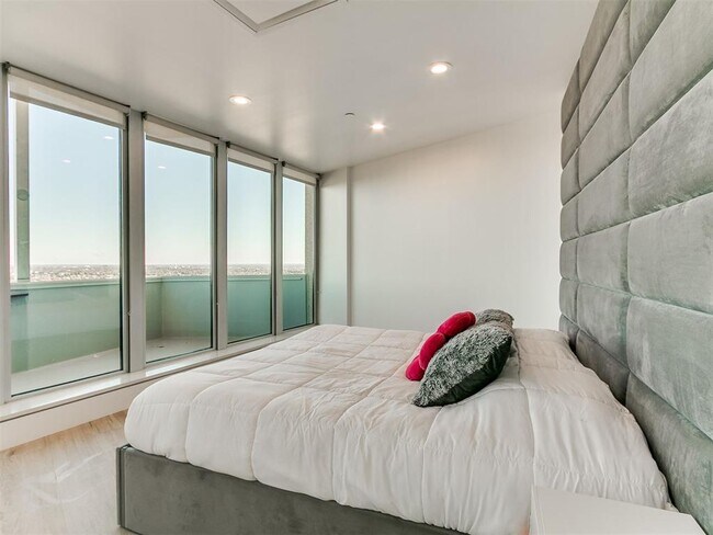 Building Photo - 5900 Mosteller Dr