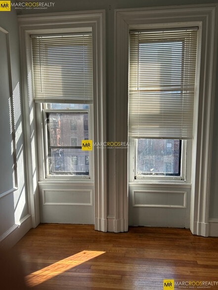 Building Photo - 406 Beacon St