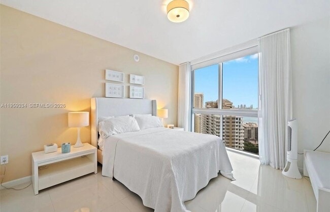 Building Photo - 495 Brickell Ave