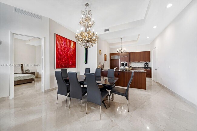 Building Photo - 15811 Collins Ave