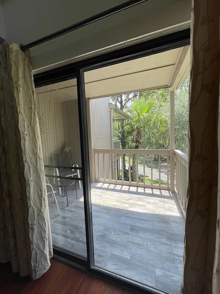 Downstairs balcony - 2190 Woodbridge Rd