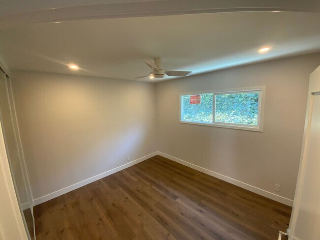 Building Photo - Adorable fully remodeled home on Ruhland with large yard