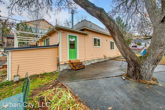 Building Photo - 2 br, 1 bath House - 1605 5th St.