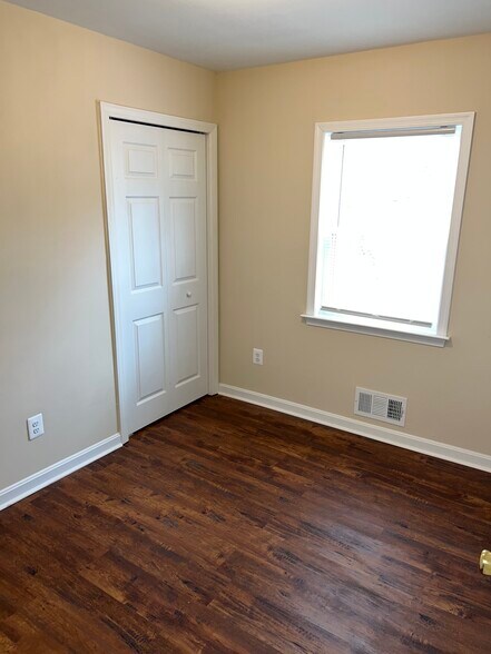 Building Photo - 3802 Thornwood Rd