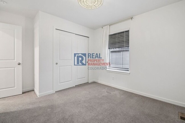 Building Photo - 8396 Bijou Crk Ave