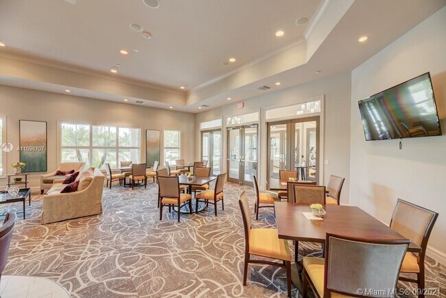 Building Photo - 1585 Evergreen Terrace