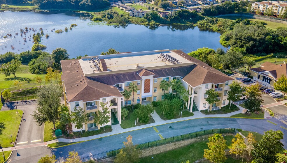 Exterior Building - Lake Sherwood Apartments