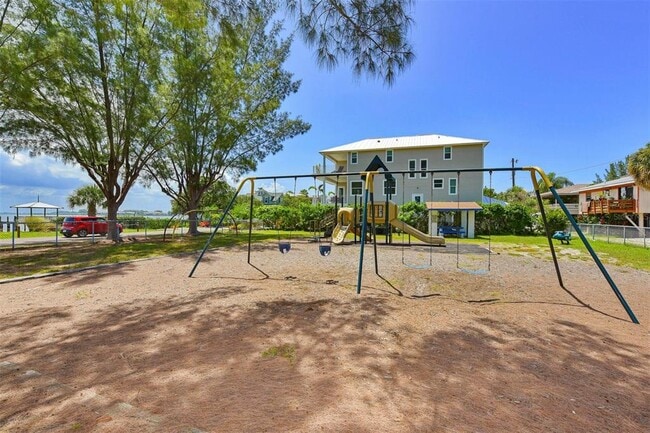 Building Photo - 614 Gladstone Ln