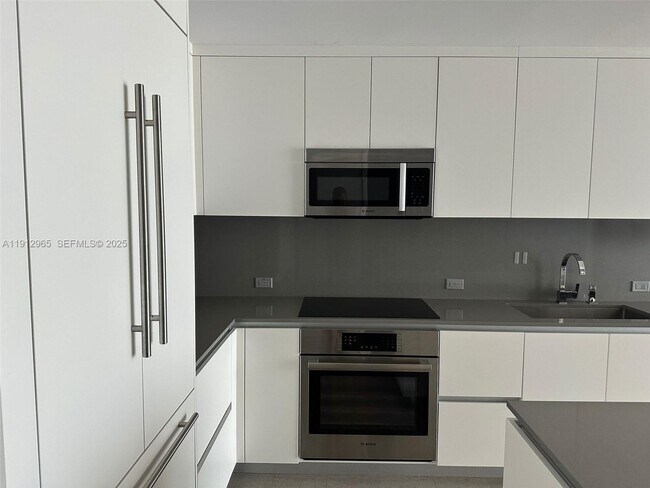 Building Photo - 68 SE 6th St