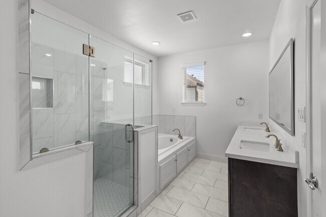 Building Photo - 2718 McGowen St