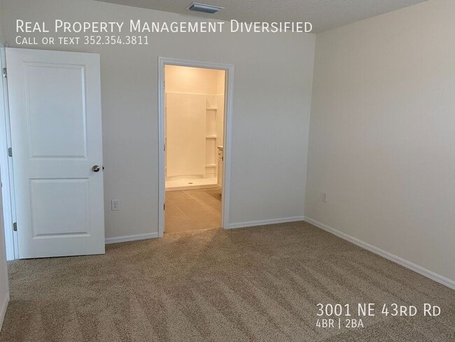 Building Photo - 3001 NE 43rd Rd