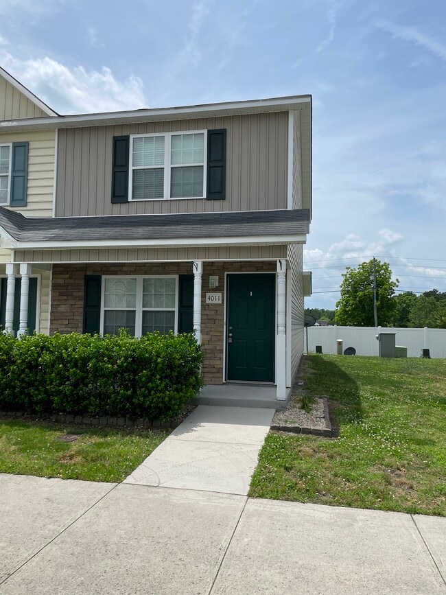 Building Photo - 4011 Grandeur Ave