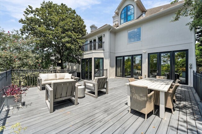 Building Photo - 7 Marilane St