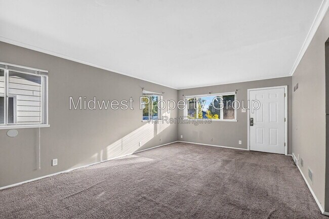 Building Photo - 727 Shepley Dr
