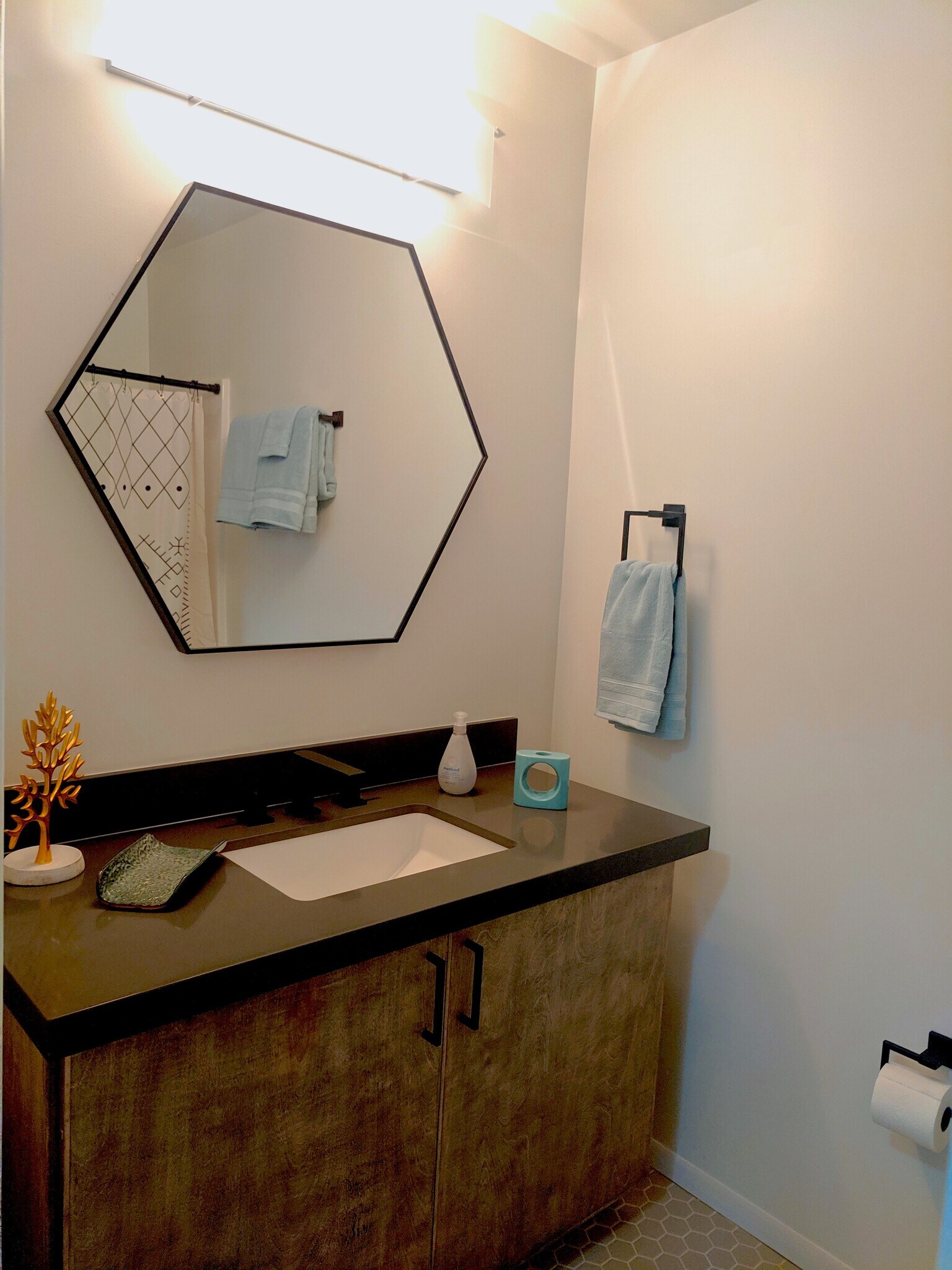 Building Photo - 3701 SW Condor Ave