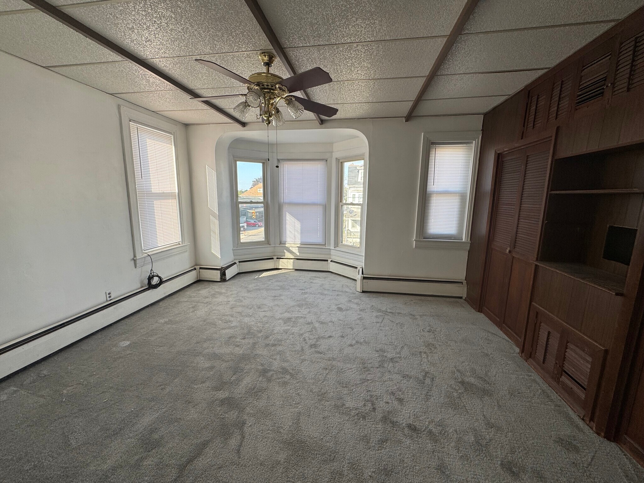 Building Photo - 638 Roosevelt Ave
