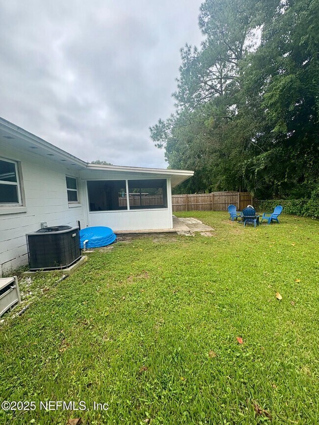 Building Photo - 4645 Praver Dr N