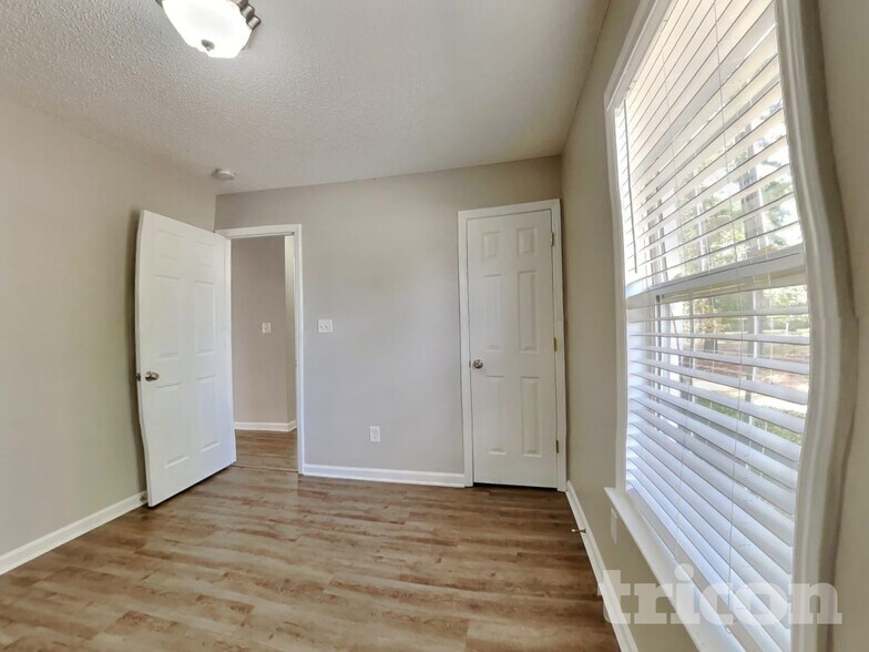 Building Photo - 47 Spaniel Ln