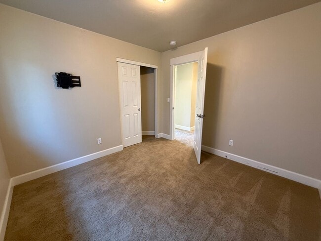 Building Photo - 3120 NE Marea Dr