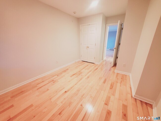 Building Photo - 211 Main St