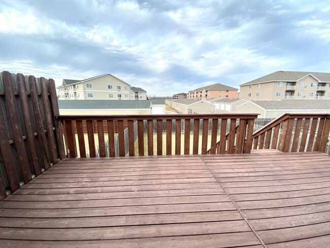 Building Photo - 3 bed Twinhome!!