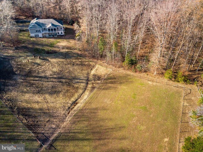 Building Photo - 24900 Fox Run Ln