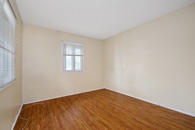 Building Photo - 1650 S Campus Ave