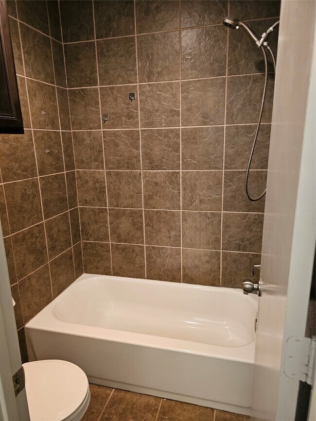 Building Photo - 1100 Augusta Dr