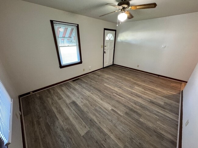 Building Photo - Two Bedroom Home