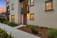 Building Photo - 956 Blackstone Dr