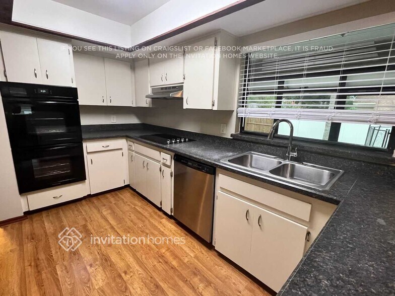 Building Photo - 714 Boysenberry Ct