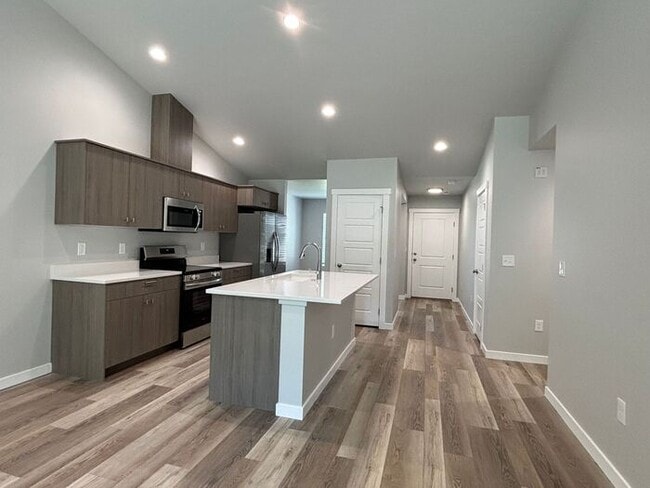 Building Photo - Roe Street Townhomes