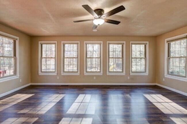 Building Photo - 212 Running Deer Dr