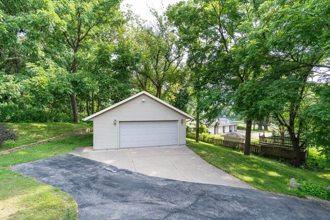 Building Photo - 509 Green Coulee Rd