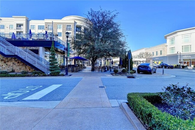 Building Photo - 120 Grand Cres