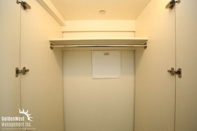 Building Photo - State of the Art Studio at Veer Towers in City Center!
