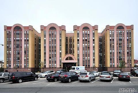 Building Photo - 25 W Broadway