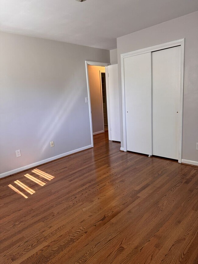 Building Photo - 104 Tanzalon Dr