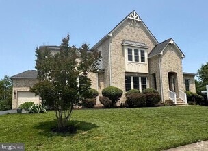 Building Photo - 21835 Knob Hill Pl