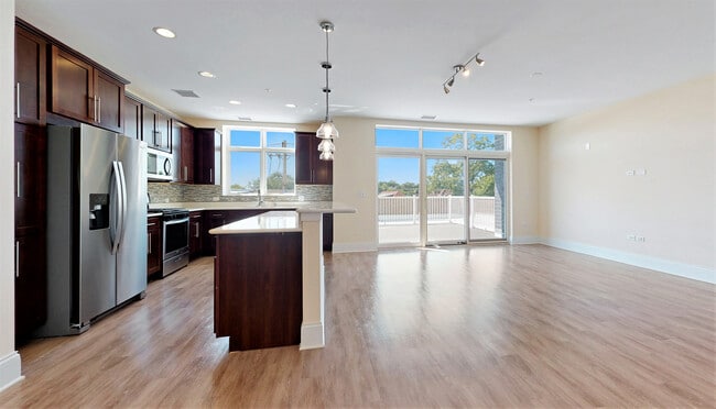 Building Photo - 4758 N Laramie Ave