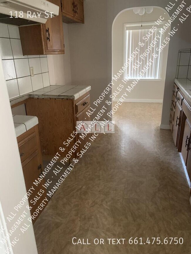 Building Photo - 118 Ray St