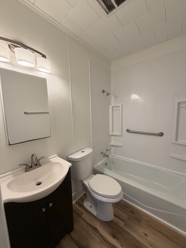 Building Photo - 106 Crockett Ave