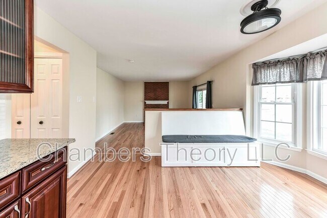 Building Photo - 9766 Oleander Ave