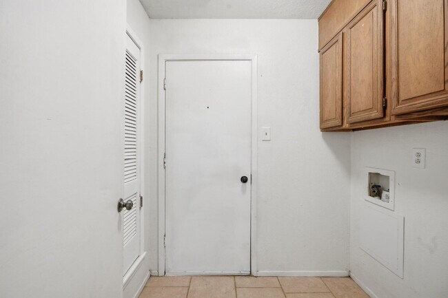 Building Photo - 7909 Albany Ave