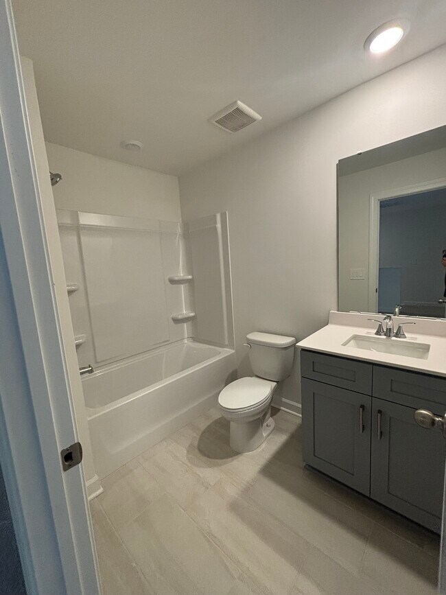 Building Photo - 222 Tiger Lily Dr