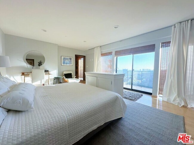 Building Photo - 9300 Warbler Way