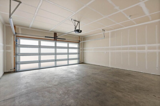 Building Photo - 708 S Crescent Ln