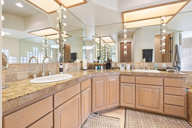 Building Photo - 73110 Calliandra St