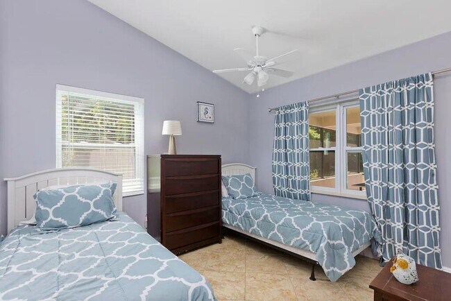 Building Photo - 272 NW 45th St