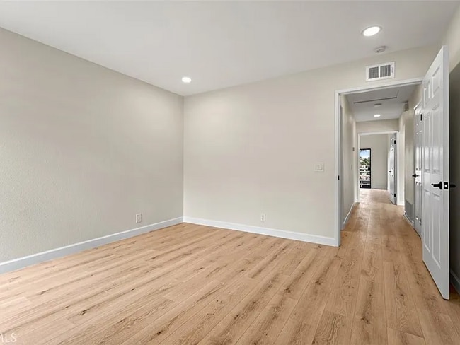 Building Photo - Stylish Unit with Generous Layout